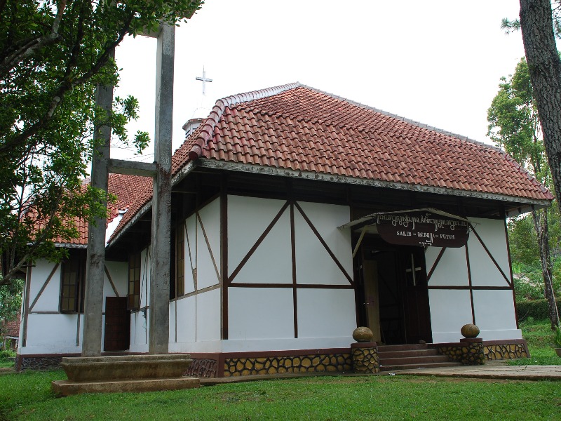 Gereja Kristen Jawa Salib Putih